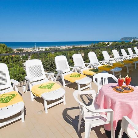 Hotel Tulipe Nazionale Ριτσιόνε Δωμάτιο φωτογραφία